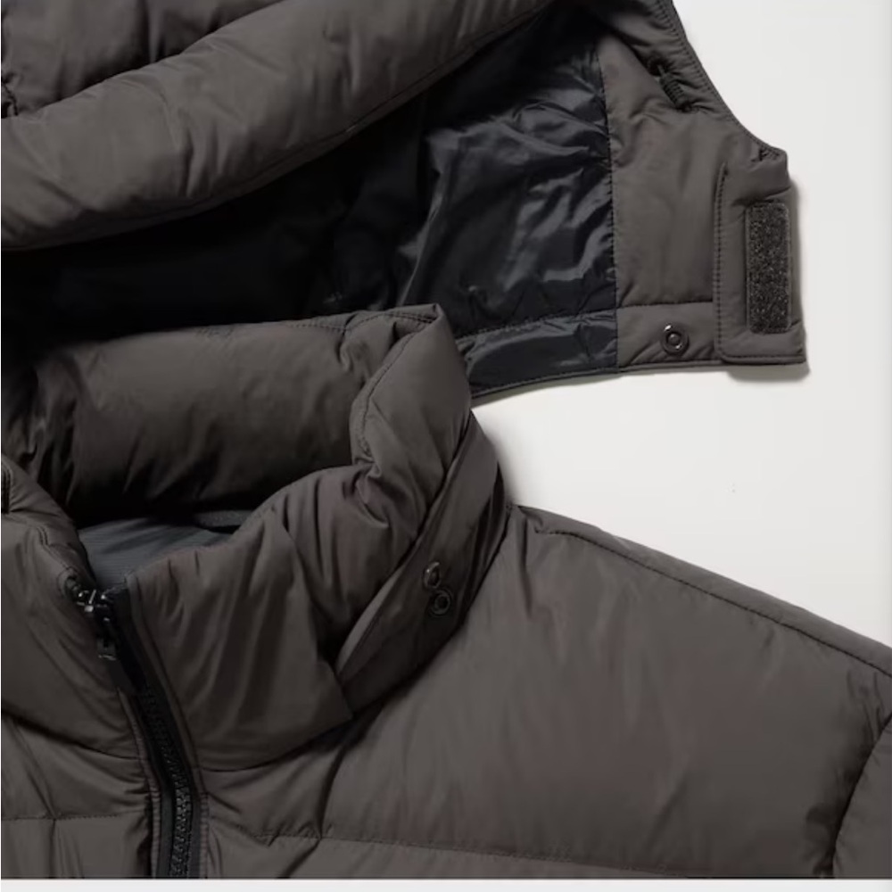 Uniqlo Men’s XL Powder Soft Down Puffer Jacket Black Hooded Like New - Picture 5 of 17
